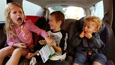 Los niños en el coche pueden provocar serias distracciones